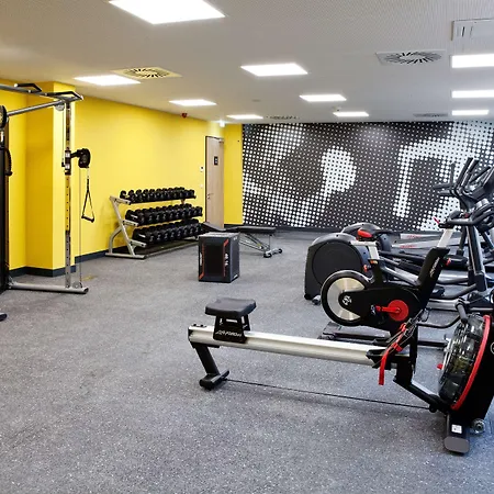 Hotel Hampton By Hilton Munich Airport South 3*