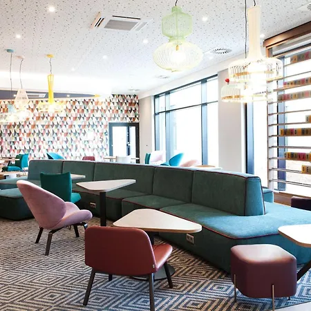 Hampton By Hilton Munich Airport South Hotel 3*