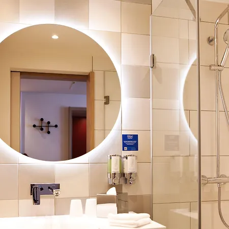Hampton By Hilton Munich Airport South 3*