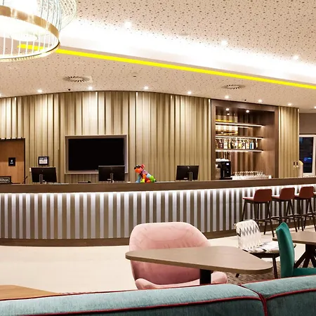 Hampton By Hilton Munich Airport South Hotel 3*