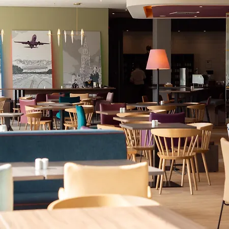 Hampton By Hilton Munich Airport South Hotel 3*