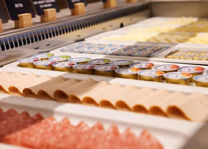 Отель Hampton By Hilton Munich Airport South Халльбергмос