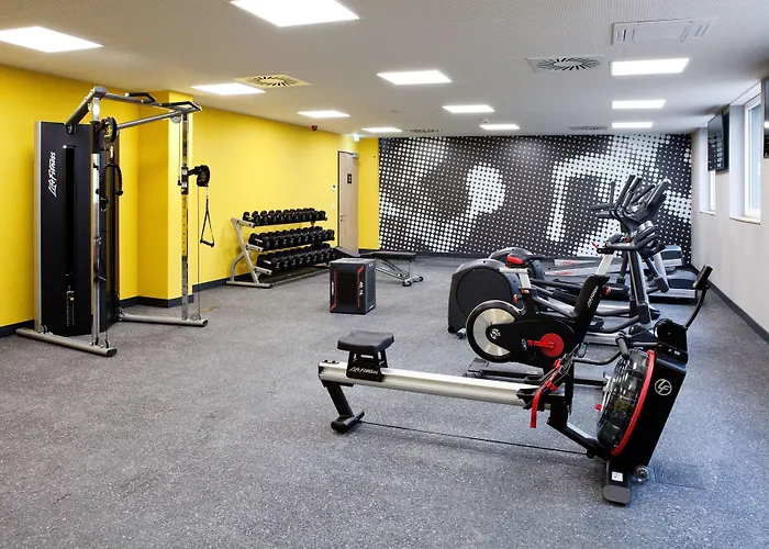 Hampton By Hilton Munich Airport South ホテル 3*