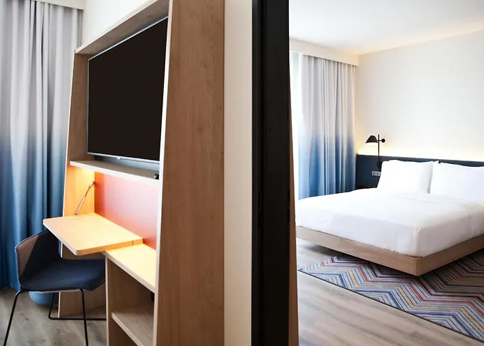 Hampton By Hilton Munich Airport South 3*