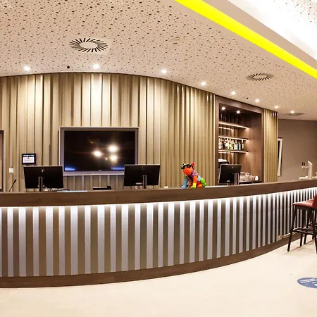 Отель Hampton By Hilton Munich Airport South 3*