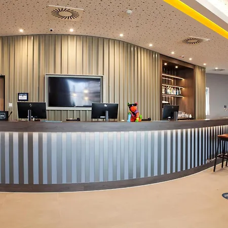 Hampton By Hilton Munich Airport South Отель 3*