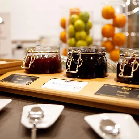 Hotell Hampton By Hilton Munich Airport South 3*