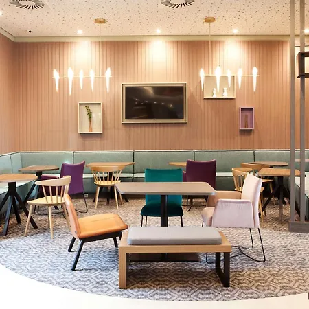 Hotel Hampton By Hilton Munich Airport South 3*