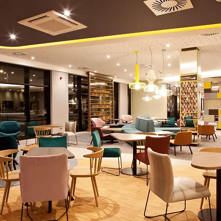 Отель Hampton By Hilton Munich Airport South 3*