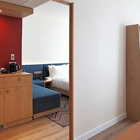 Hampton By Hilton Munich Airport South Hotell 3*